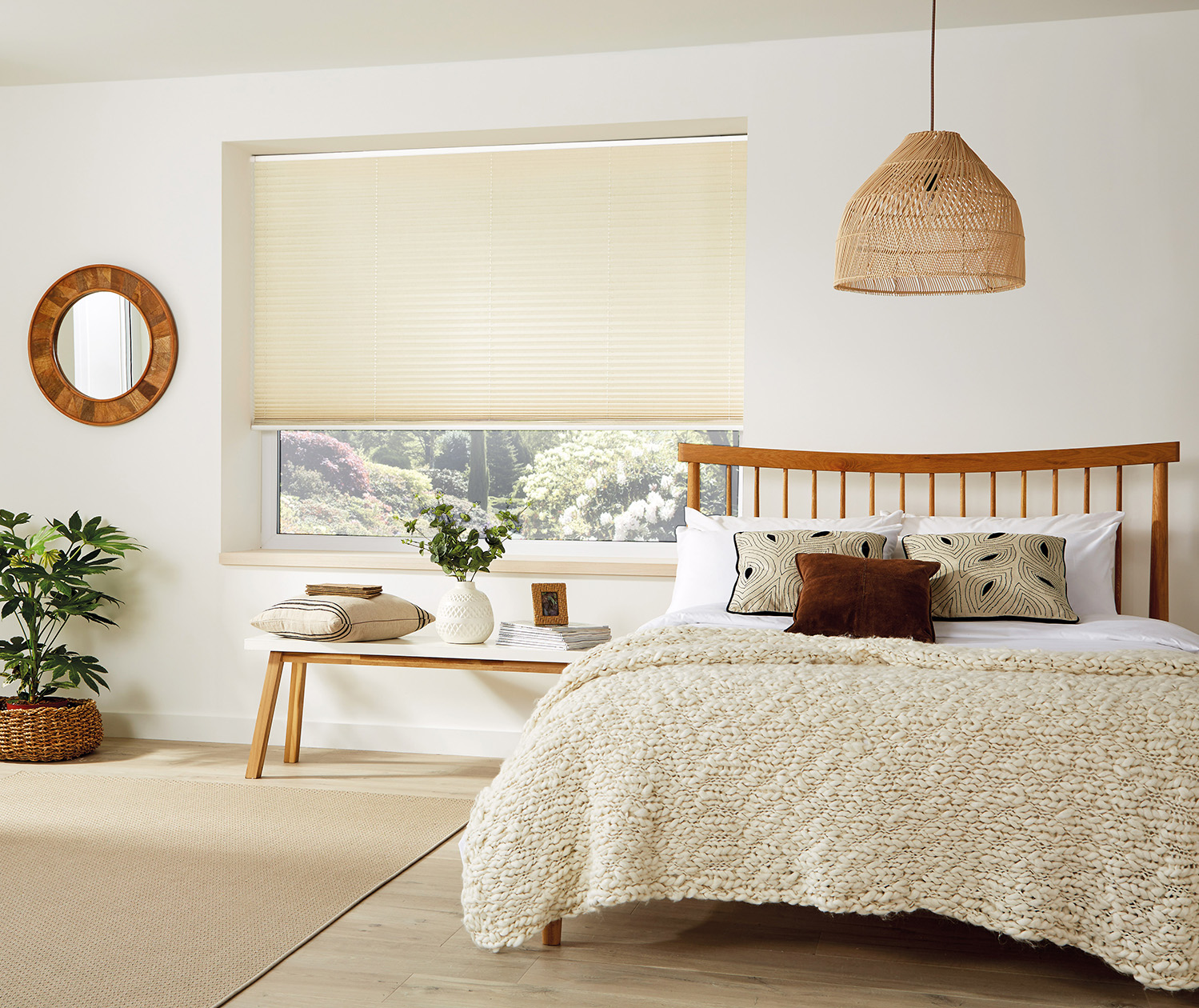 LL_2022_Pleated_Festival_ESP_Cream_Bed_MAIL