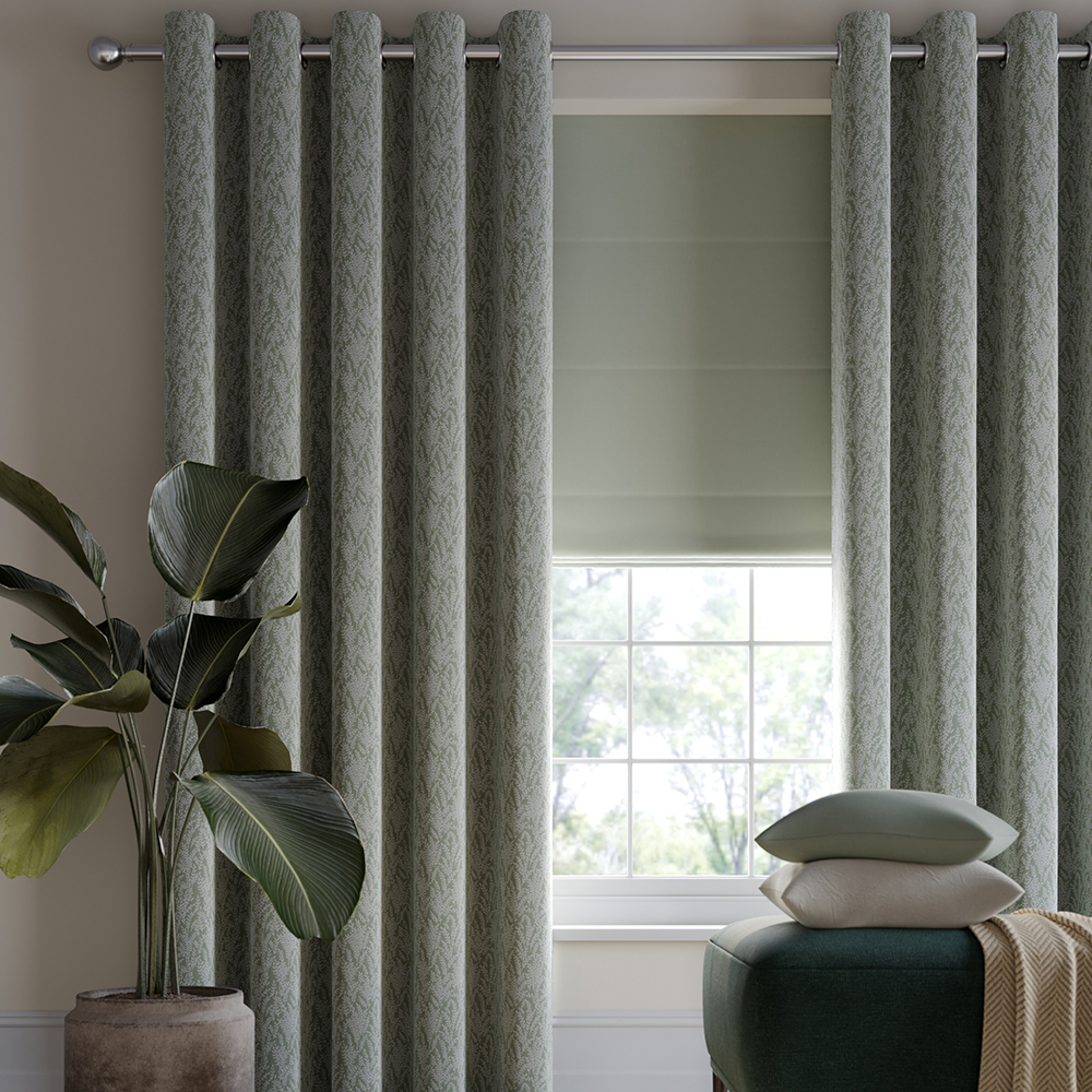 Made-to-measure curtains with a coordinating Roman blind